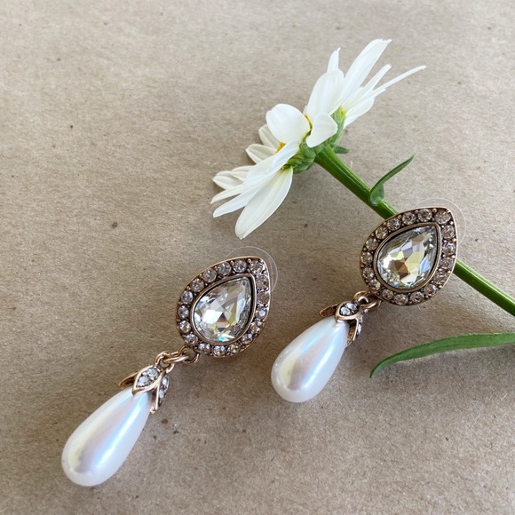 Vintage teardrop pearl earrings - Picture 2 of 10